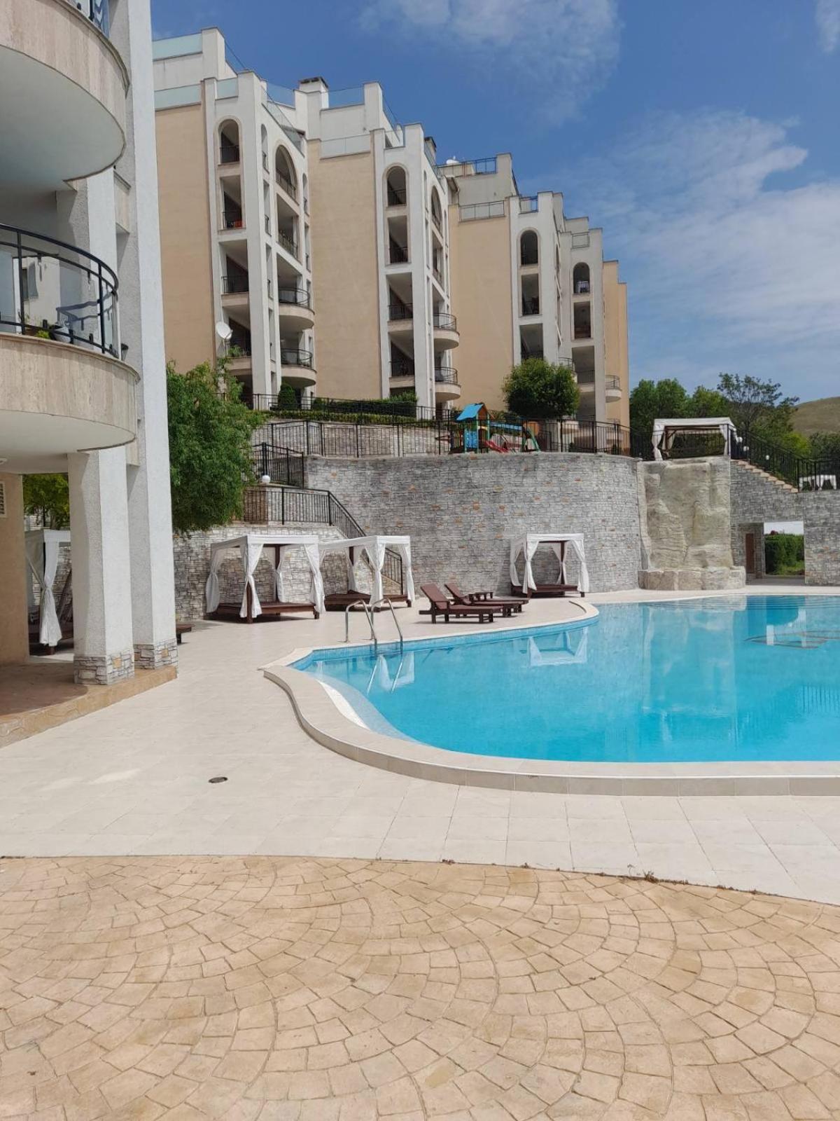 Queen'S Garden Balchik Apartment Luaran gambar