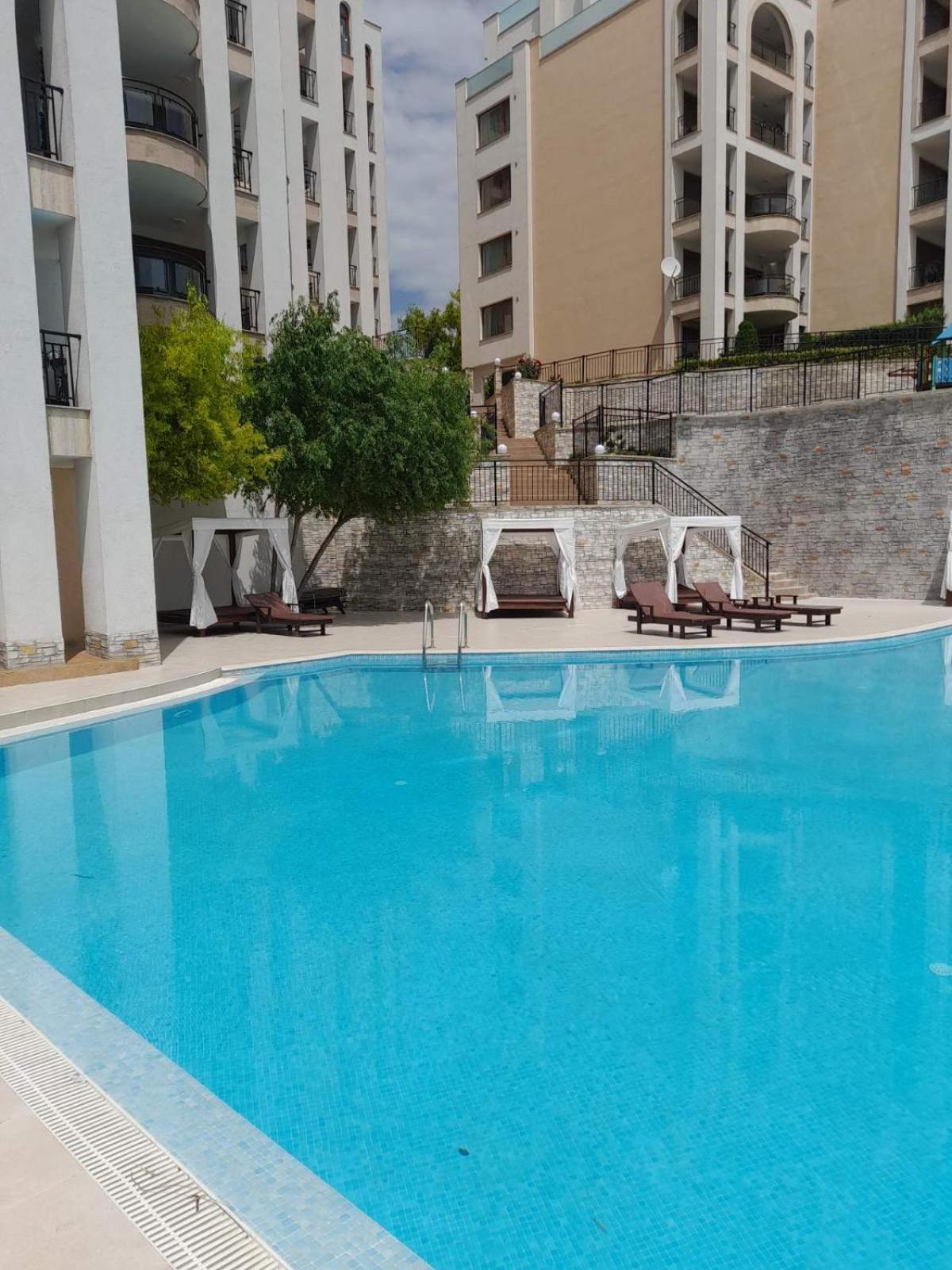 Queen'S Garden Balchik Apartment Luaran gambar