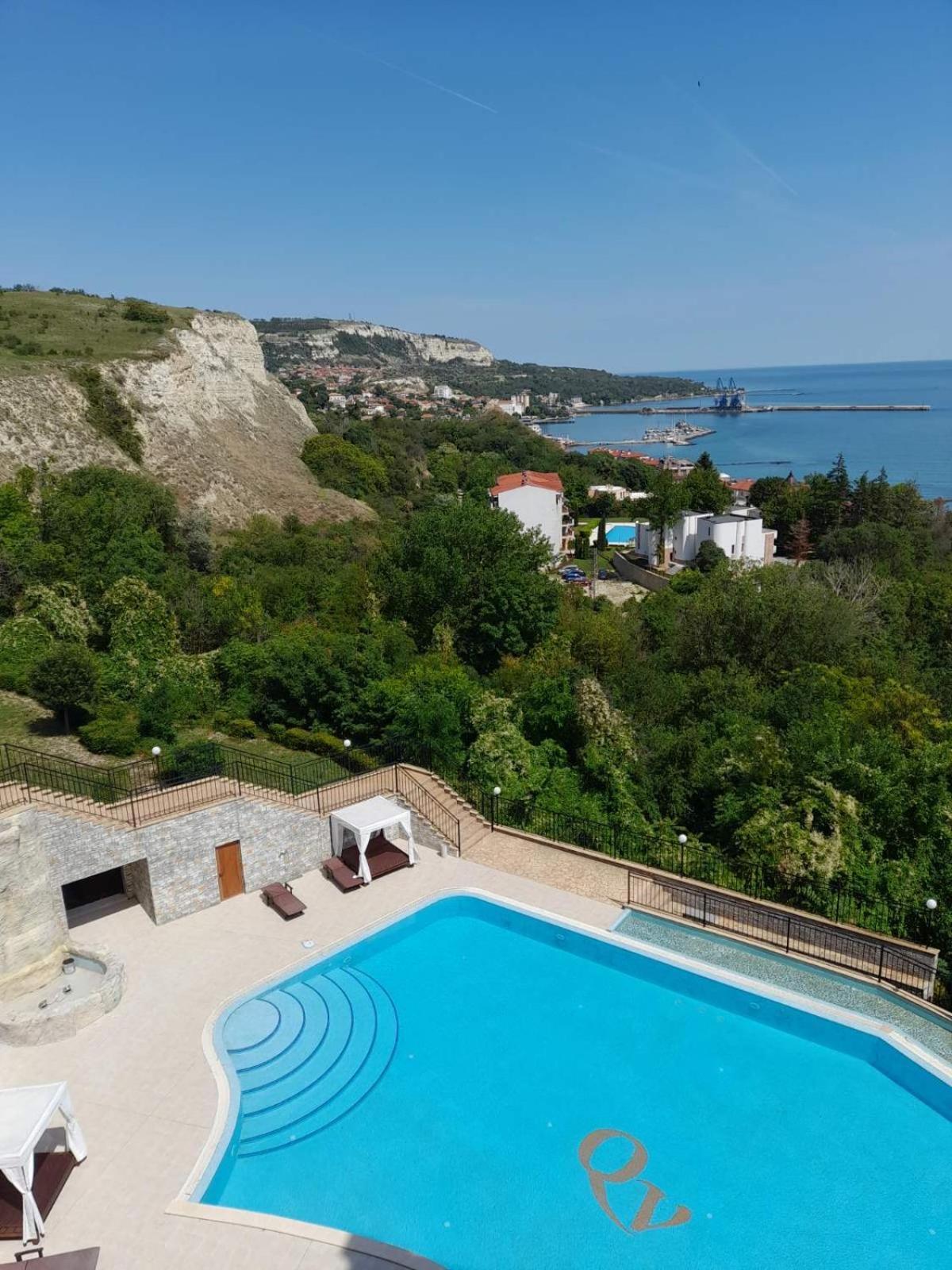 Queen'S Garden Balchik Apartment Luaran gambar